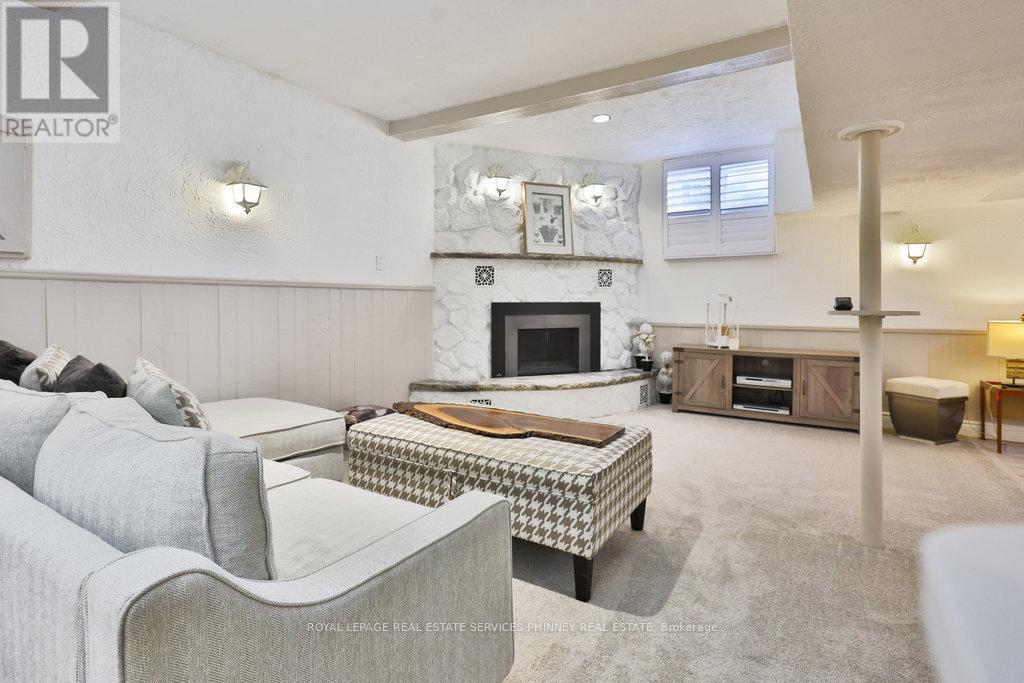 












35 BOWSHELM COURT

,
Mississauga,




Ontario
L5N1K2


