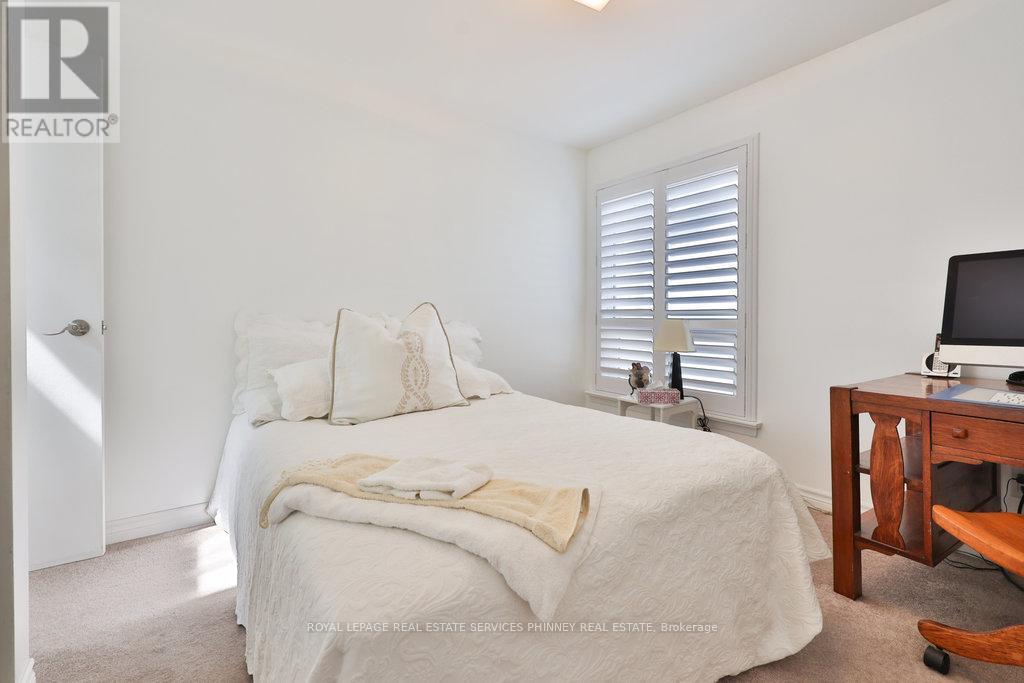 












35 BOWSHELM COURT

,
Mississauga,




Ontario
L5N1K2

