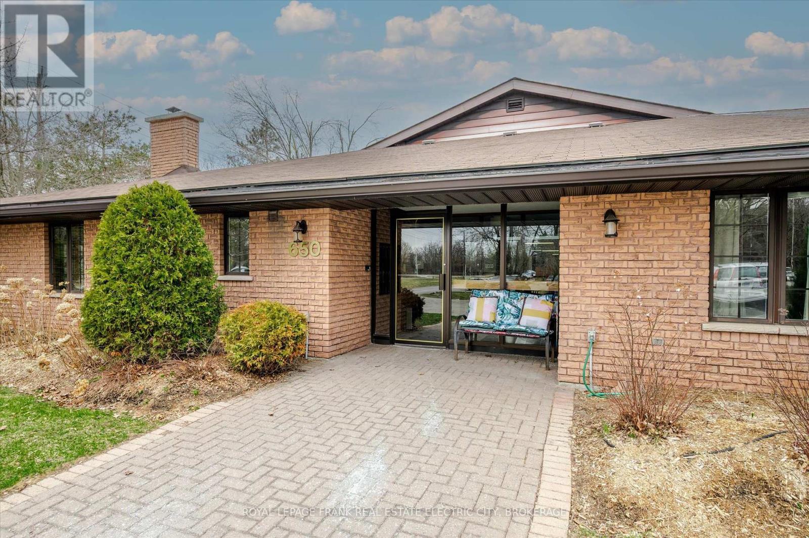 












7 - 650 WHITAKER STREET

,
Peterborough (Ashburnham),




Ontario
K9H7L5

