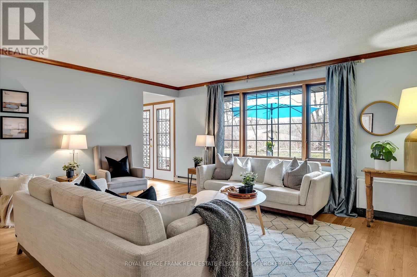 












7 - 650 WHITAKER STREET

,
Peterborough (Ashburnham),




Ontario
K9H7L5

