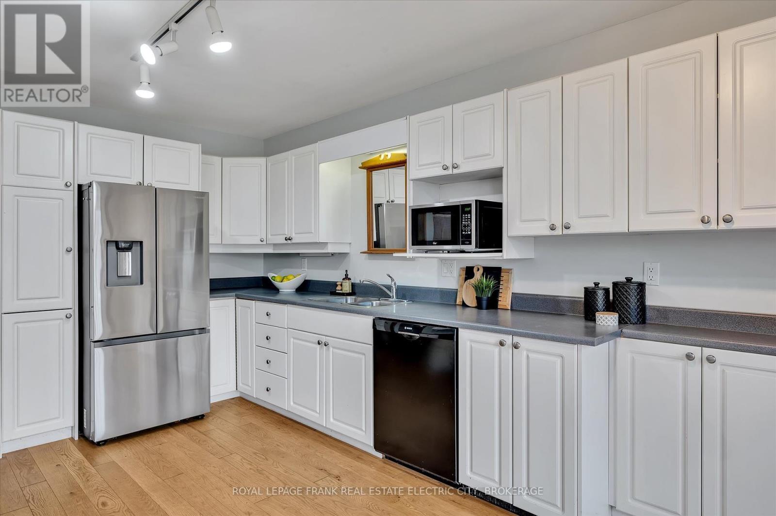 












7 - 650 WHITAKER STREET

,
Peterborough (Ashburnham),




Ontario
K9H7L5

