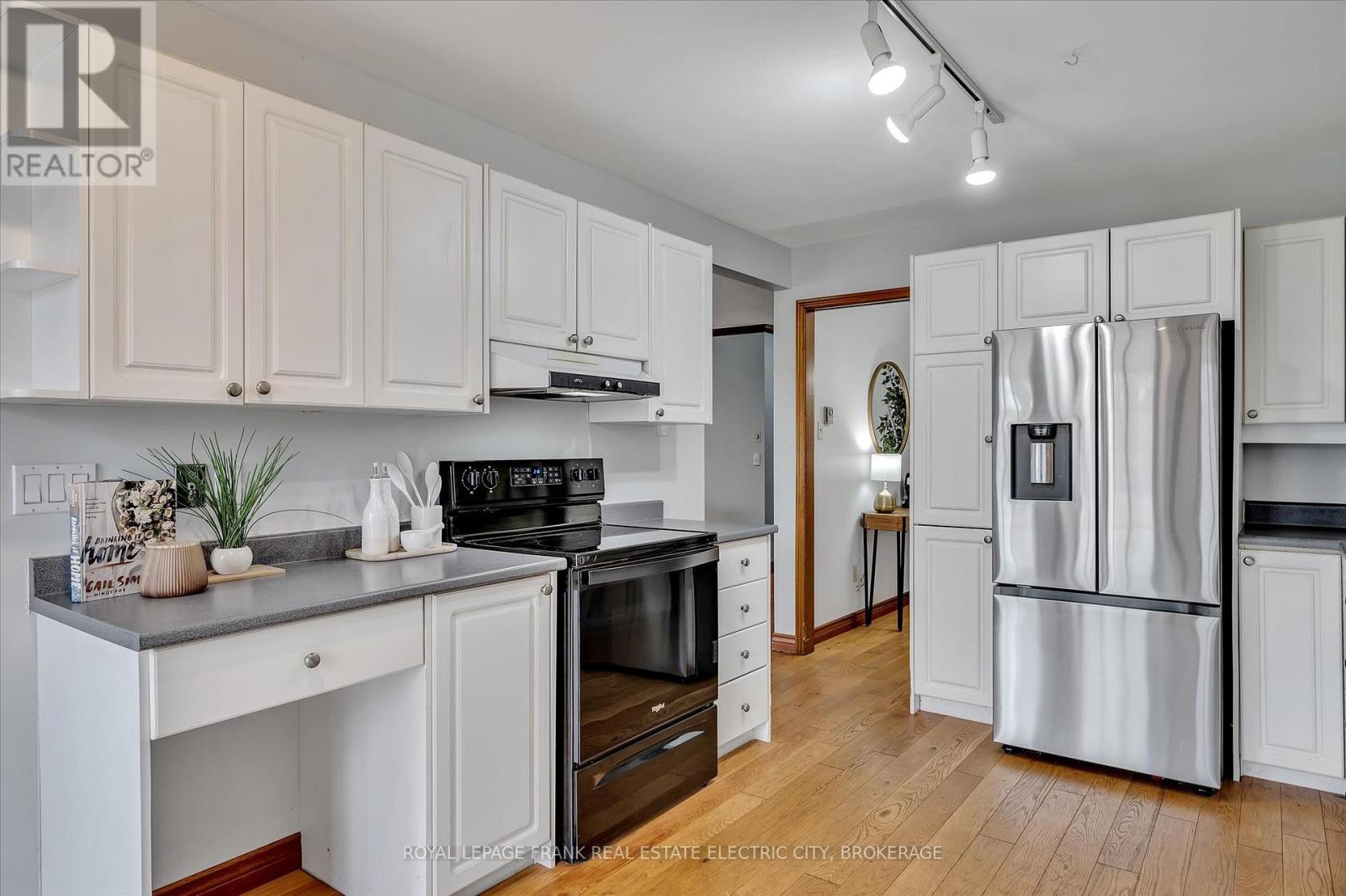 












7 - 650 WHITAKER STREET

,
Peterborough (Ashburnham),




Ontario
K9H7L5

