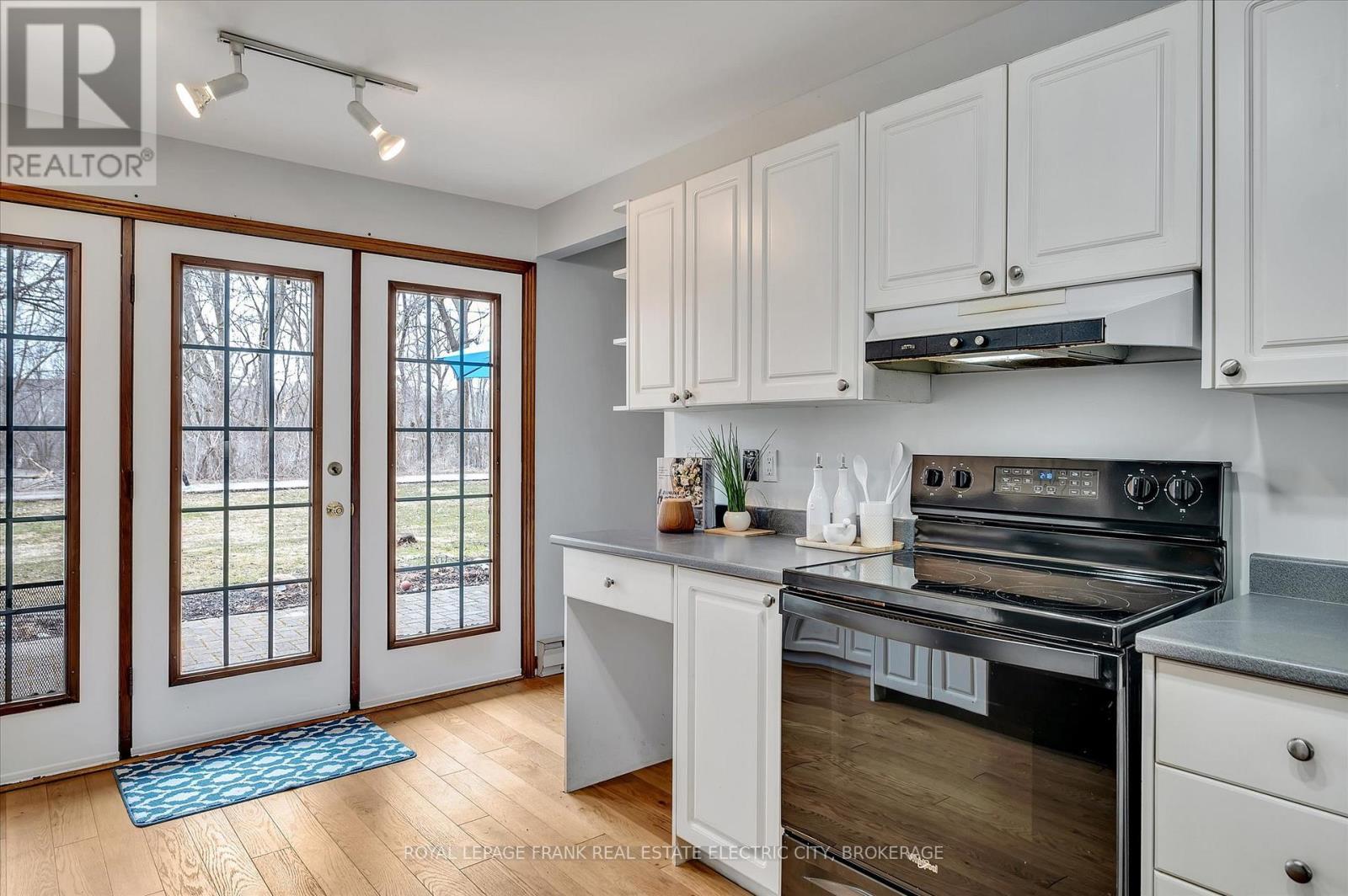 












7 - 650 WHITAKER STREET

,
Peterborough (Ashburnham),




Ontario
K9H7L5

