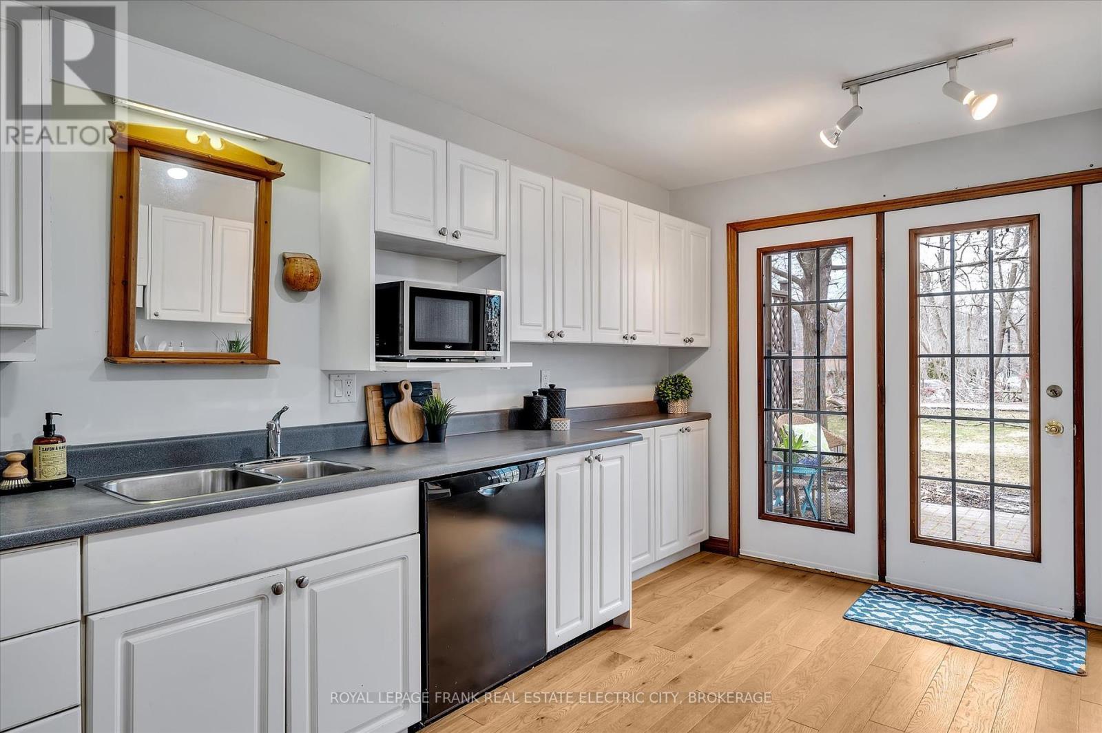 












7 - 650 WHITAKER STREET

,
Peterborough (Ashburnham),




Ontario
K9H7L5

