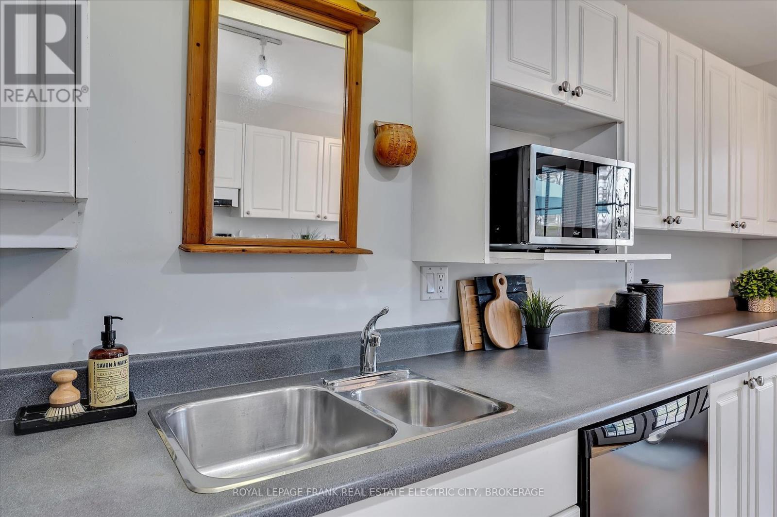 












7 - 650 WHITAKER STREET

,
Peterborough (Ashburnham),




Ontario
K9H7L5


