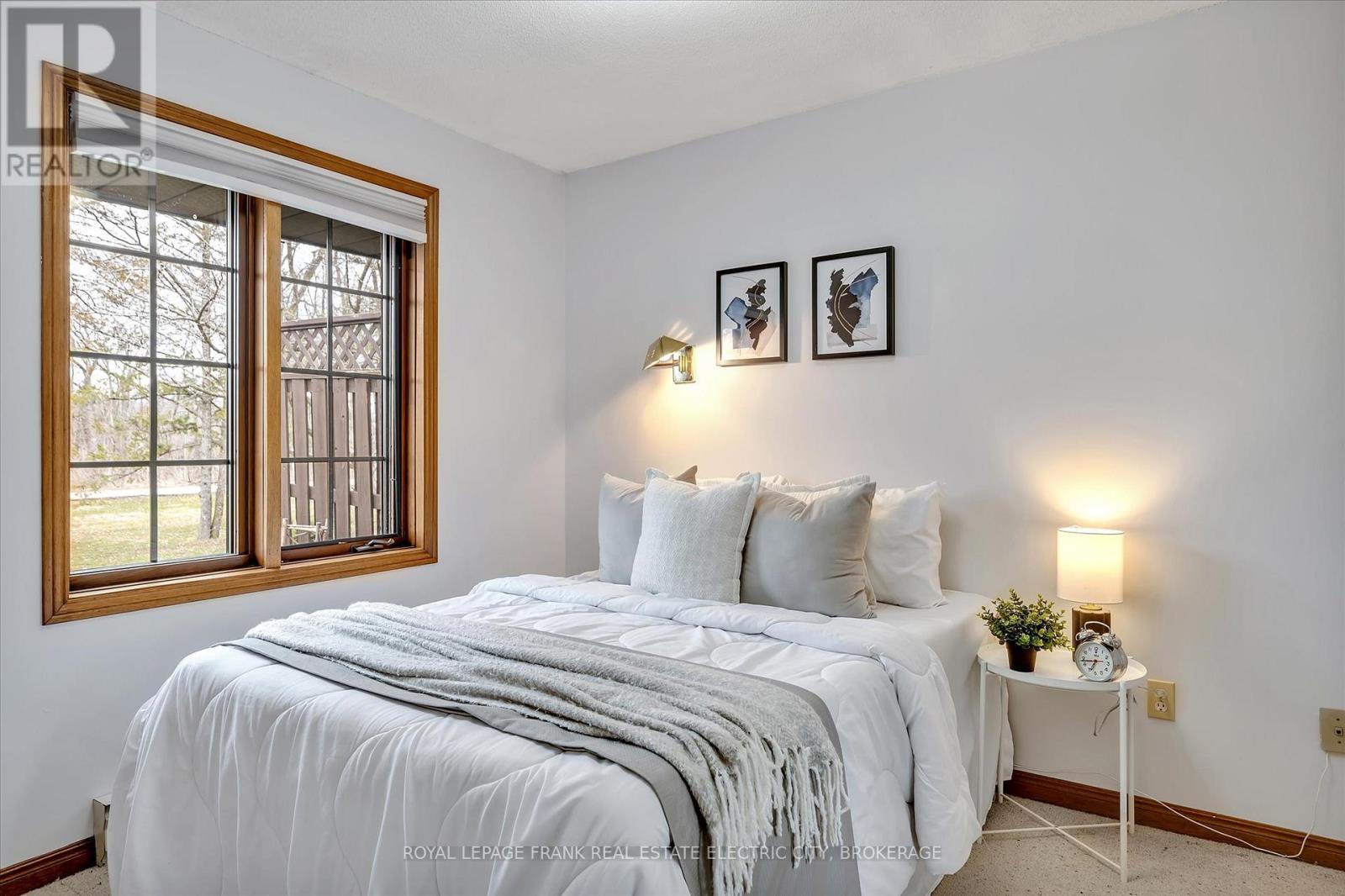 












7 - 650 WHITAKER STREET

,
Peterborough (Ashburnham),




Ontario
K9H7L5

