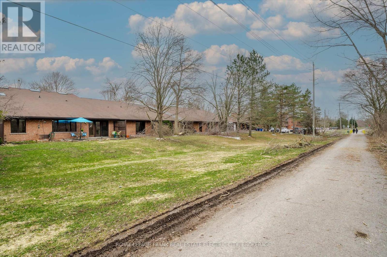 












7 - 650 WHITAKER STREET

,
Peterborough (Ashburnham),




Ontario
K9H7L5

