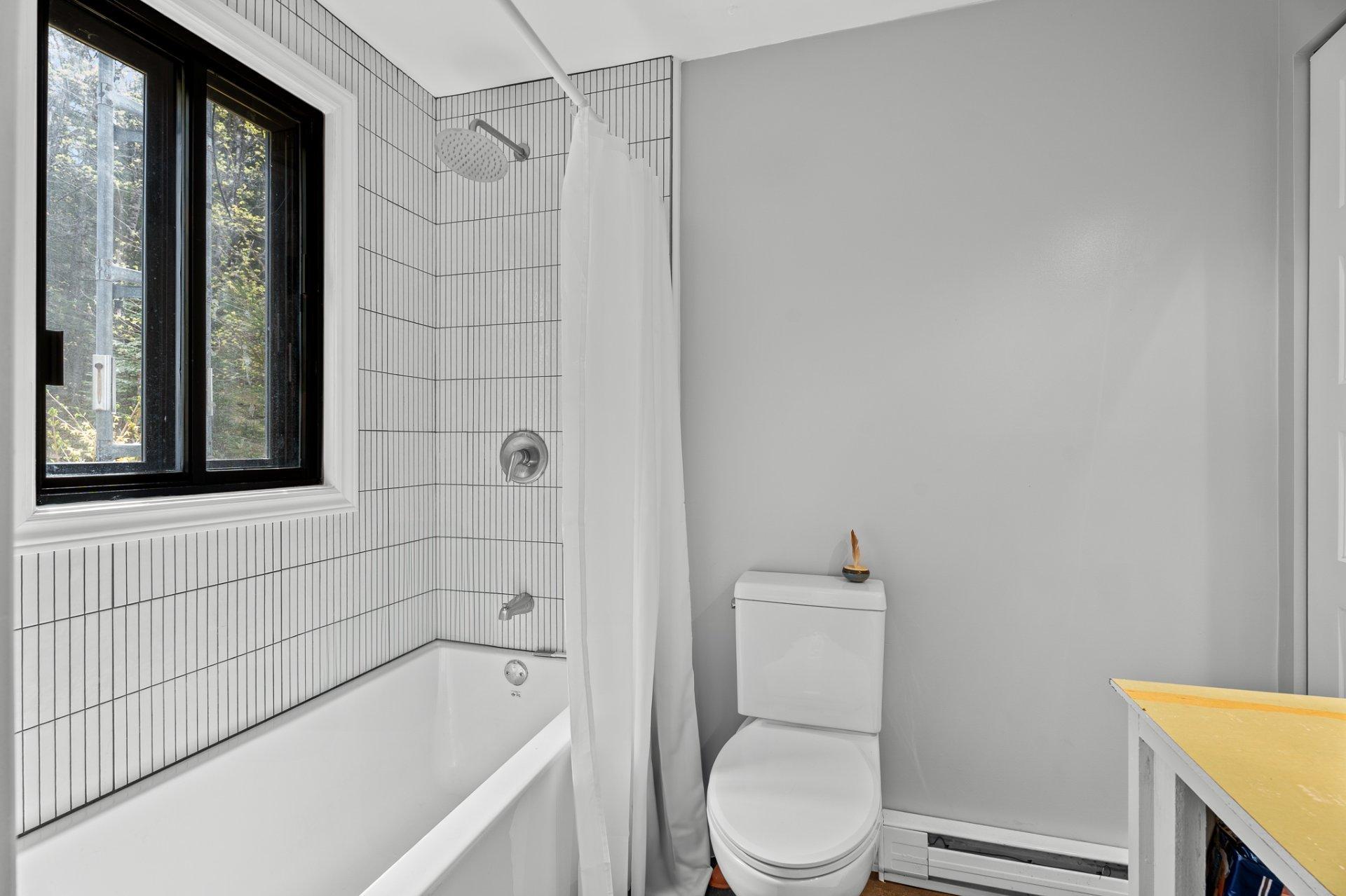 









240


Ch. Laporte

,
Saint-Adolphe-d'Howard,




QC
J0T2B0

