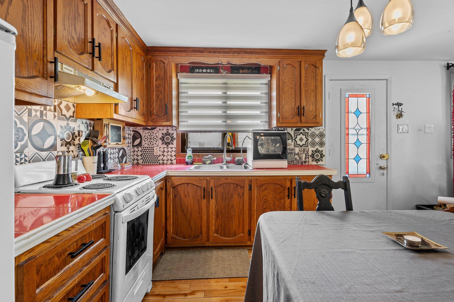 









240


Ch. Laporte

,
Saint-Adolphe-d'Howard,




QC
J0T2B0

