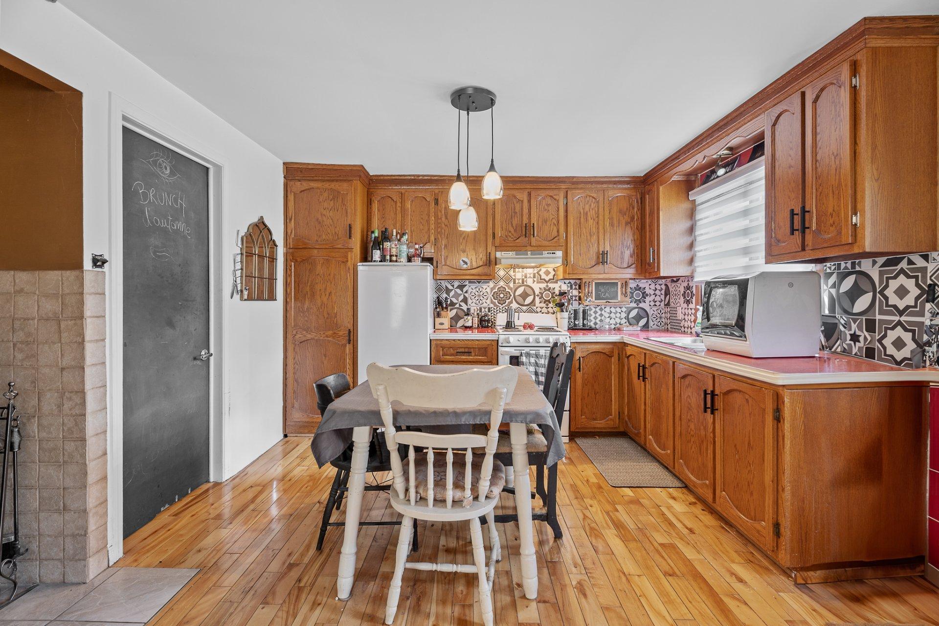 









240


Ch. Laporte

,
Saint-Adolphe-d'Howard,




QC
J0T2B0


