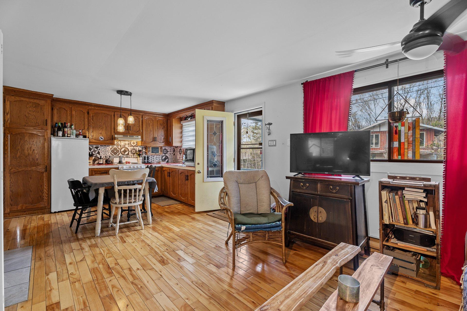 









240


Ch. Laporte

,
Saint-Adolphe-d'Howard,




QC
J0T2B0

