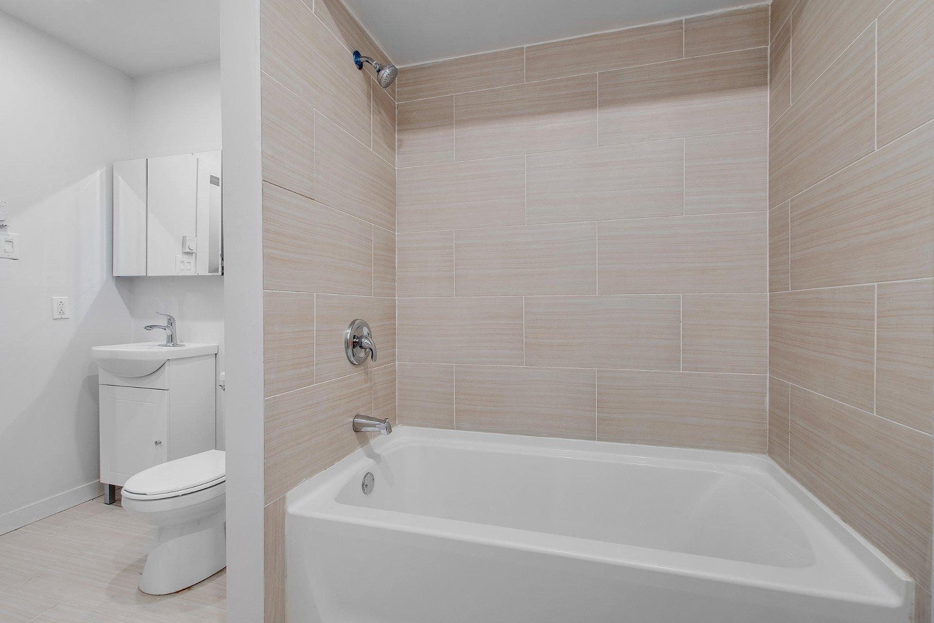 









1827

 - 1837


Rue Théodore

,
Montréal (Mercier/Hochelaga-Maisonneuve),




QC
H1V3B7

