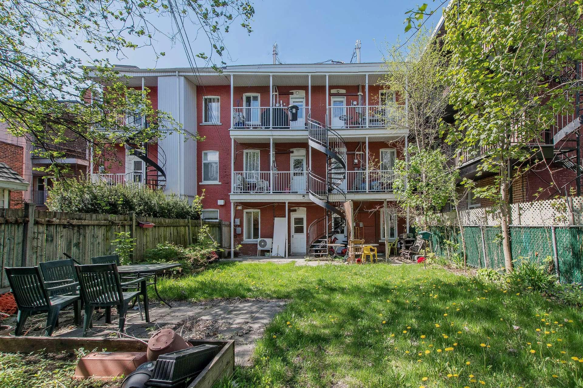 









1827

 - 1837


Rue Théodore

,
Montréal (Mercier/Hochelaga-Maisonneuve),




QC
H1V3B7

