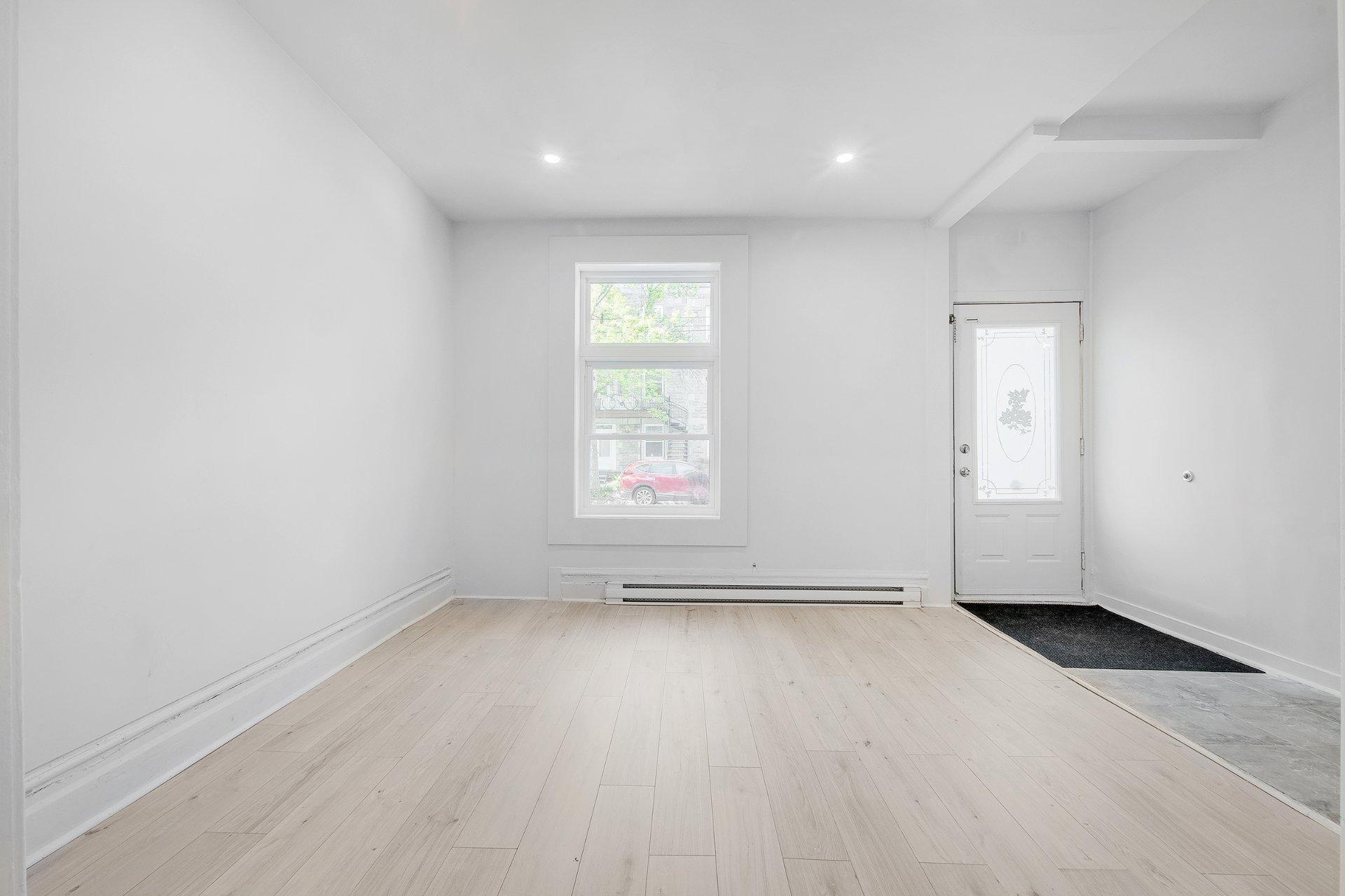 









1827

 - 1837


Rue Théodore

,
Montréal (Mercier/Hochelaga-Maisonneuve),




QC
H1V3B7

