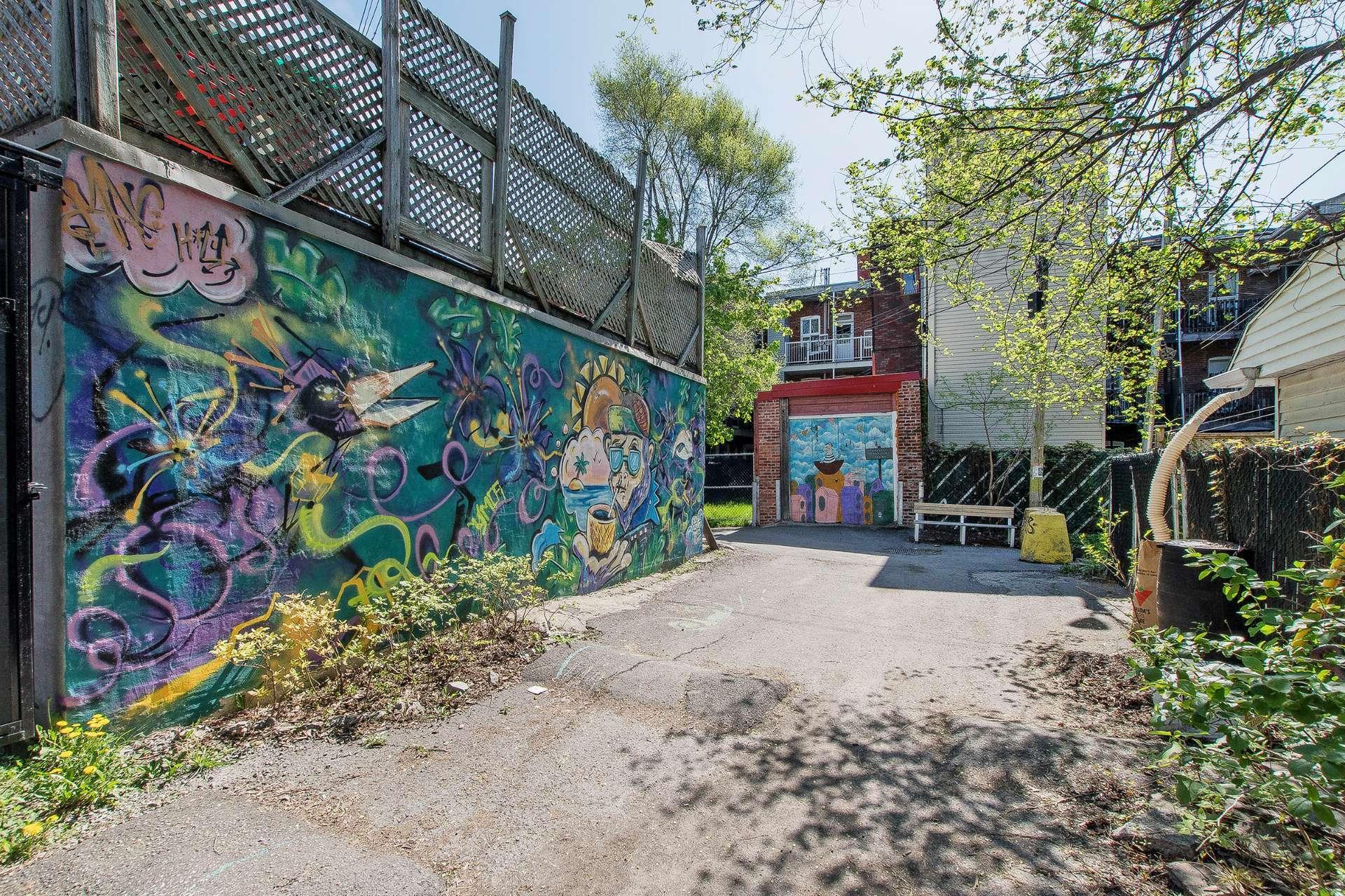 









1827

 - 1837


Rue Théodore

,
Montréal (Mercier/Hochelaga-Maisonneuve),




QC
H1V3B7

