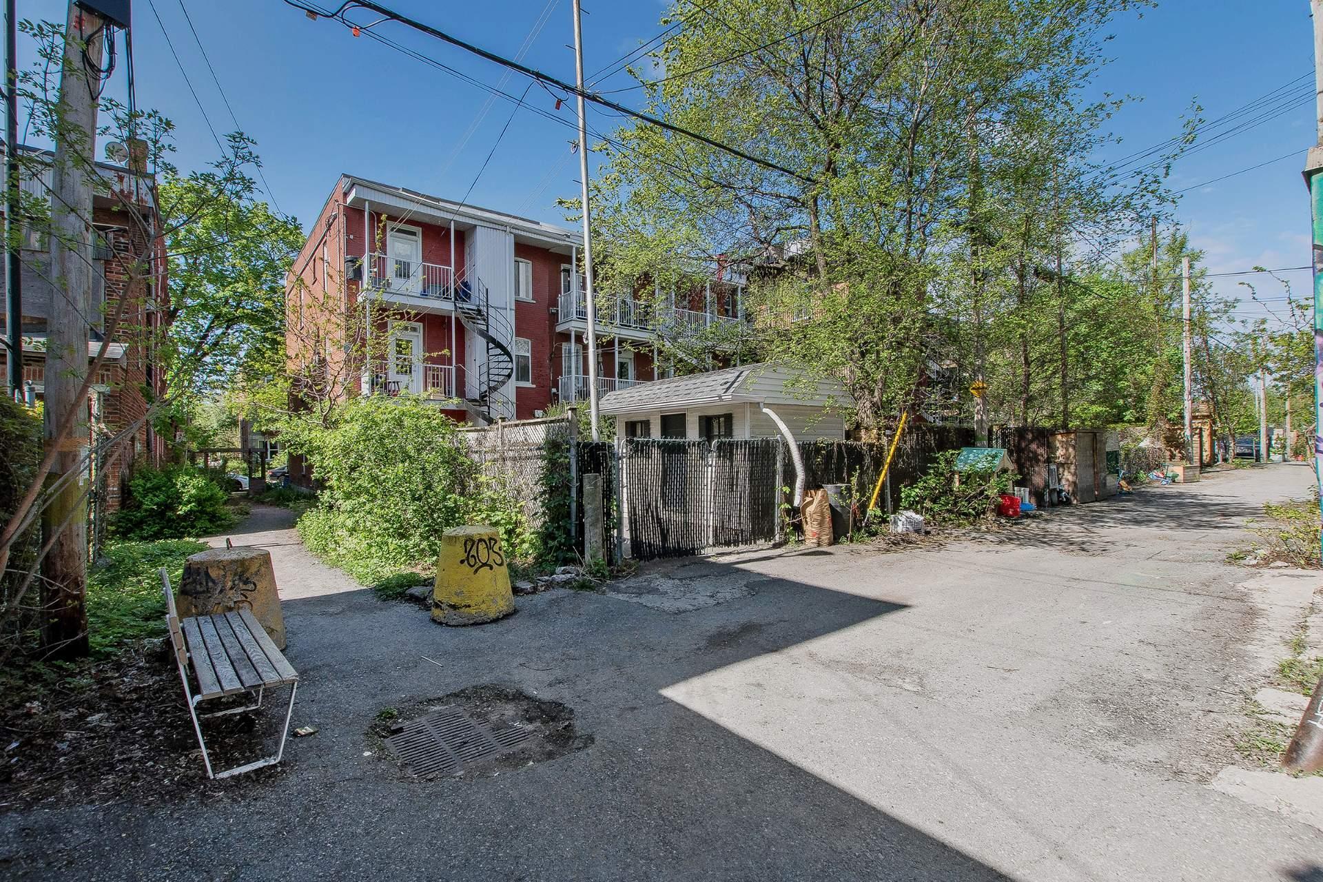 









1827

 - 1837


Rue Théodore

,
Montréal (Mercier/Hochelaga-Maisonneuve),




QC
H1V3B7

