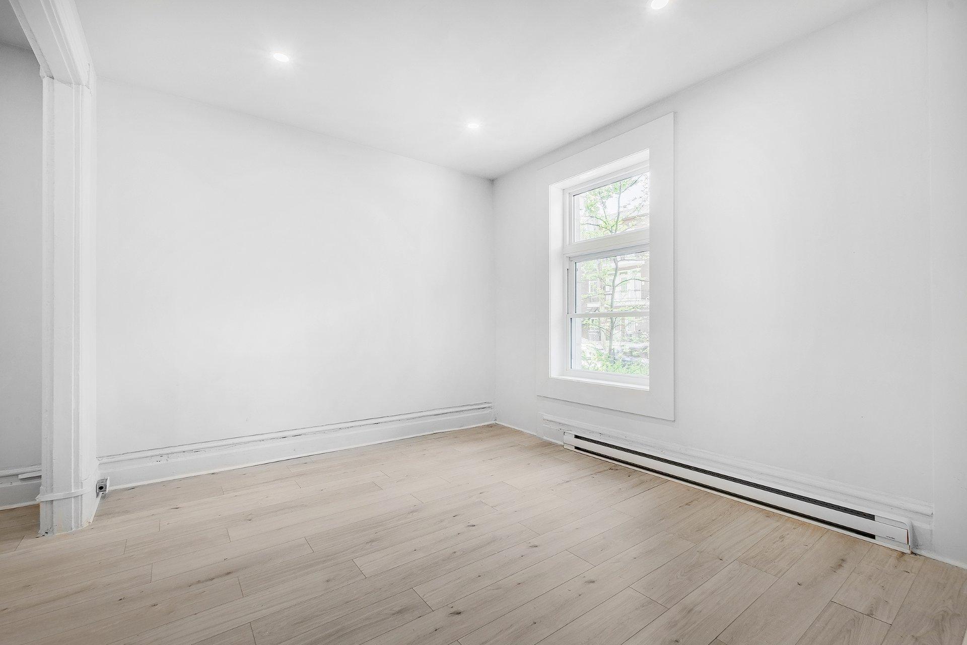 









1827

 - 1837


Rue Théodore

,
Montréal (Mercier/Hochelaga-Maisonneuve),




QC
H1V3B7

