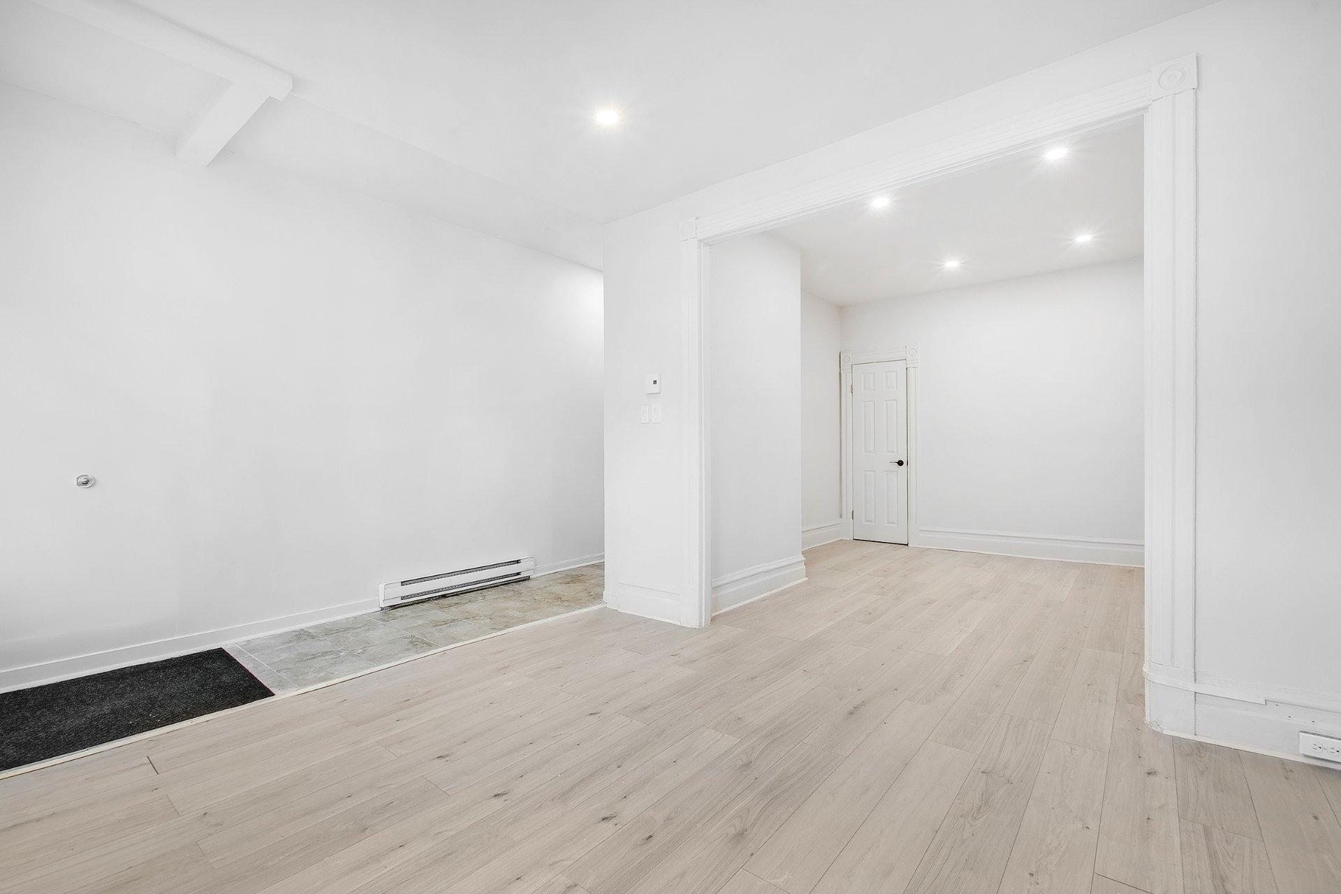 









1827

 - 1837


Rue Théodore

,
Montréal (Mercier/Hochelaga-Maisonneuve),




QC
H1V3B7

