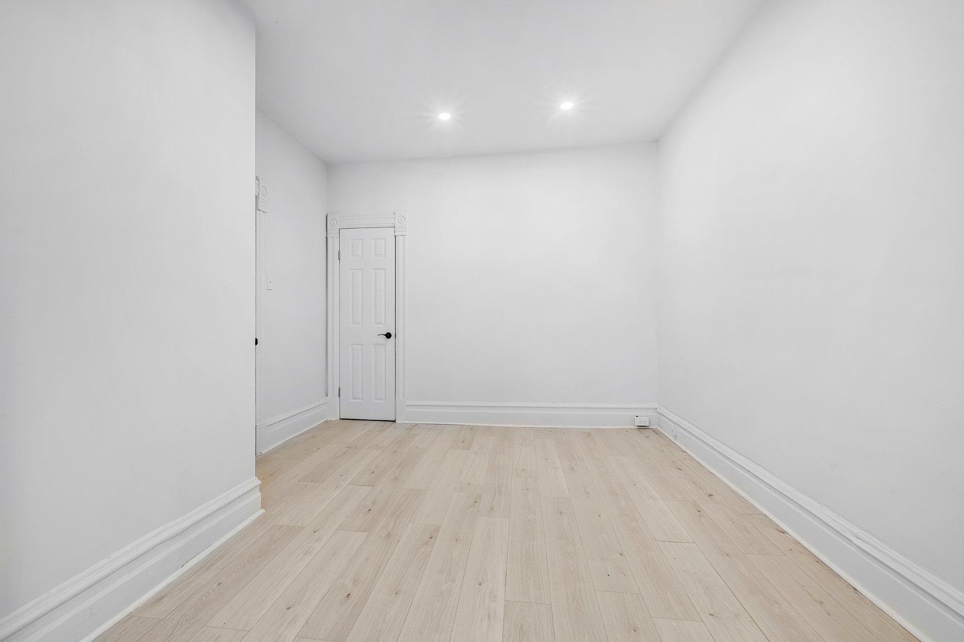 









1827

 - 1837


Rue Théodore

,
Montréal (Mercier/Hochelaga-Maisonneuve),




QC
H1V3B7

