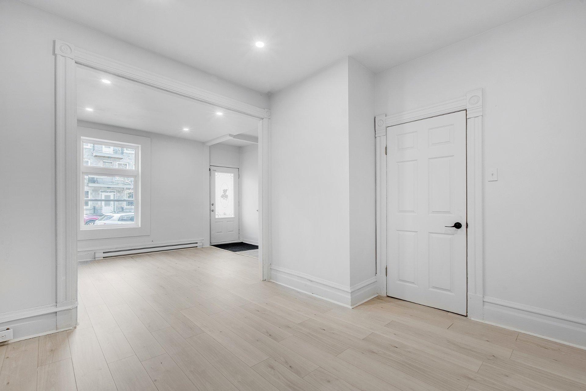 









1827

 - 1837


Rue Théodore

,
Montréal (Mercier/Hochelaga-Maisonneuve),




QC
H1V3B7


