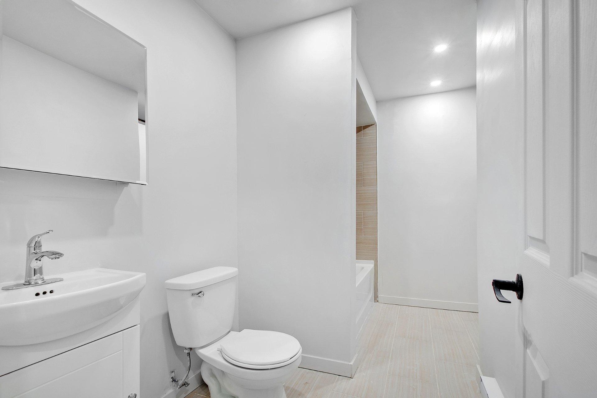 









1827

 - 1837


Rue Théodore

,
Montréal (Mercier/Hochelaga-Maisonneuve),




QC
H1V3B7

