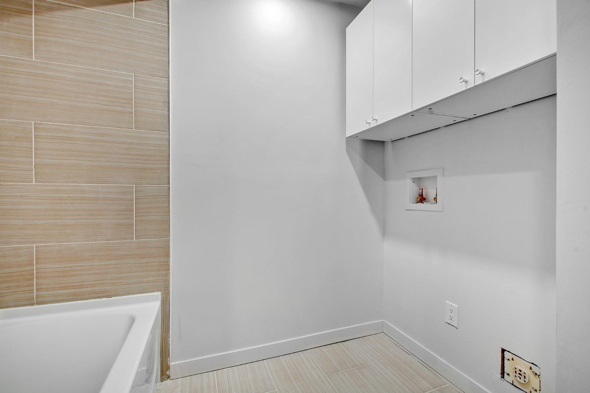 









1827

 - 1837


Rue Théodore

,
Montréal (Mercier/Hochelaga-Maisonneuve),




QC
H1V3B7

