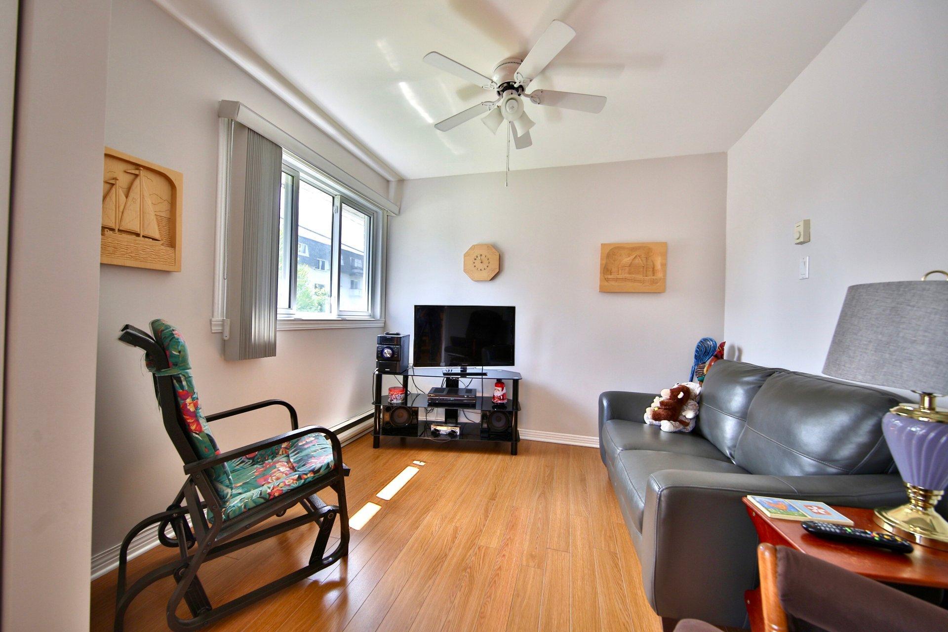 









3790


Rue Rocheleau

,
Longueuil (Saint-Hubert),




QC
J3Y4T9

