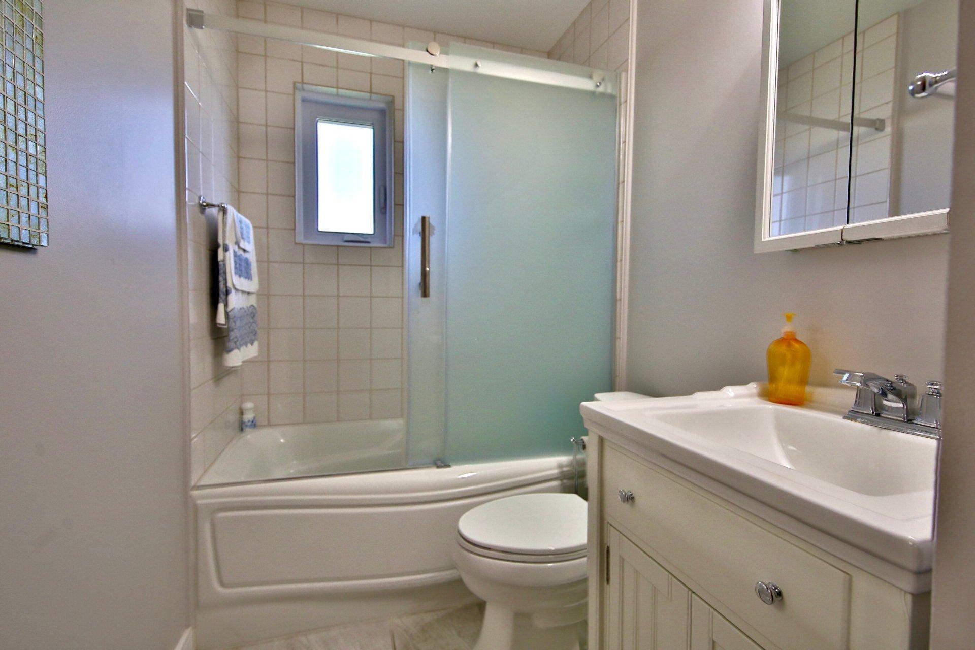









3790


Rue Rocheleau

,
Longueuil (Saint-Hubert),




QC
J3Y4T9

