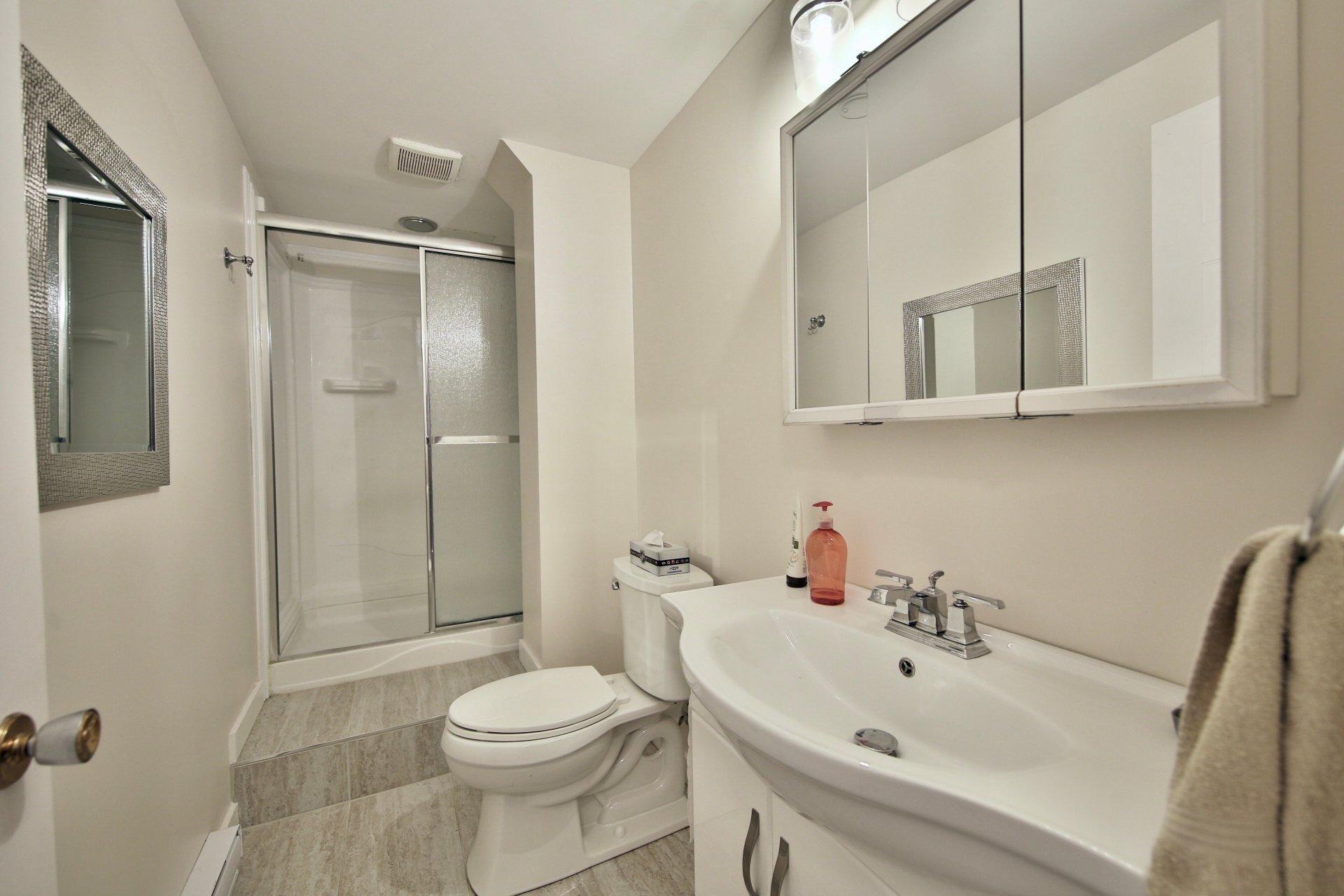 









3790


Rue Rocheleau

,
Longueuil (Saint-Hubert),




QC
J3Y4T9

