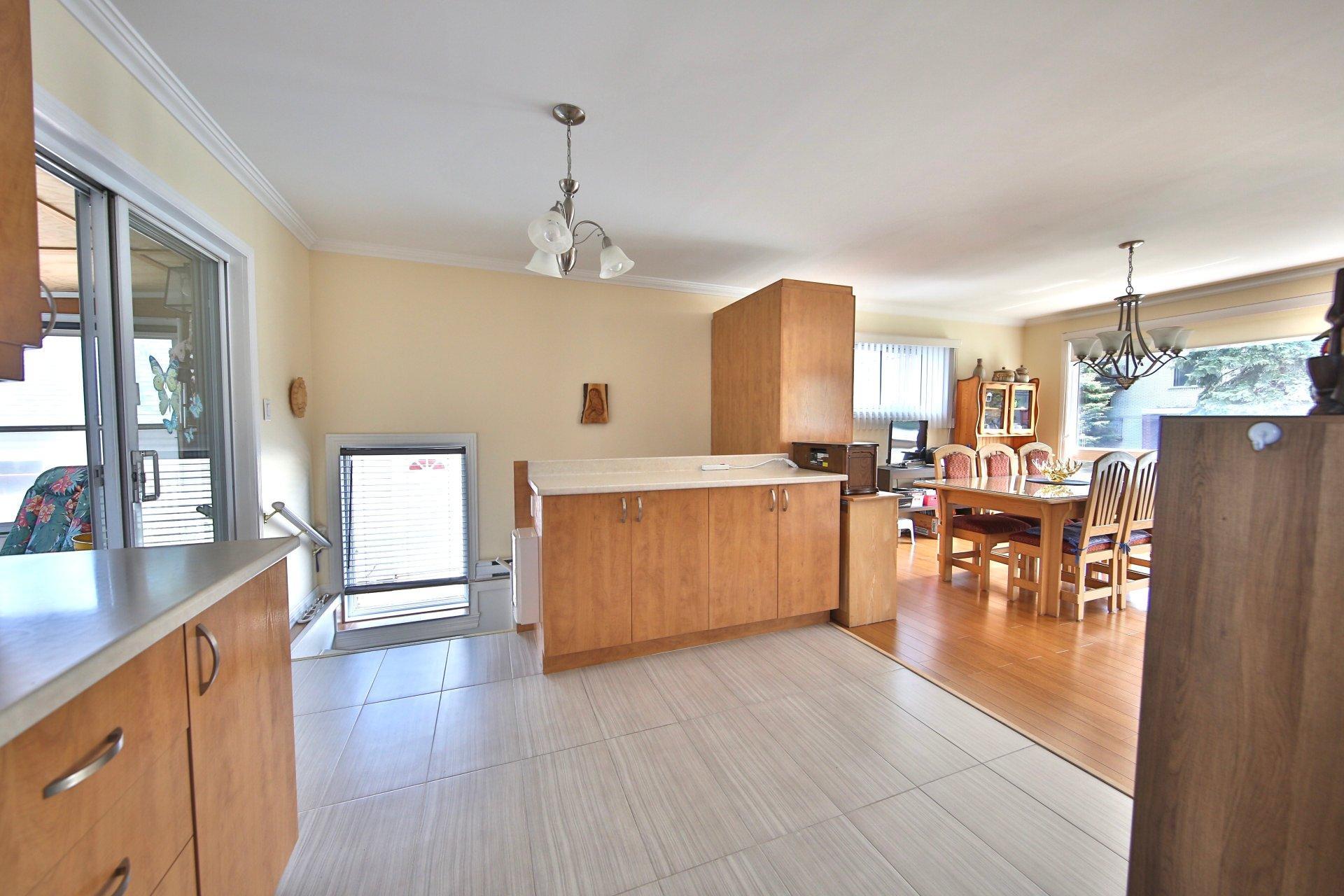 









3790


Rue Rocheleau

,
Longueuil (Saint-Hubert),




QC
J3Y4T9

