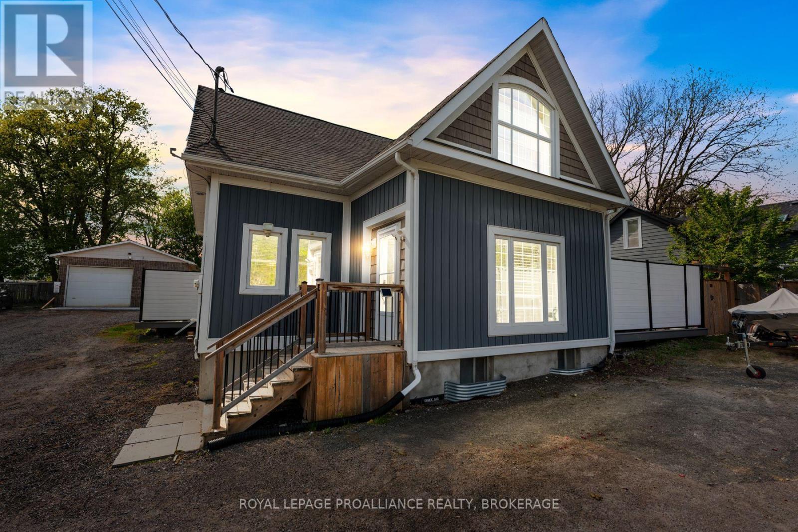 












939 SYDENHAM ROAD

,
Kingston (City Northwest),




Ontario
K7M3L8

