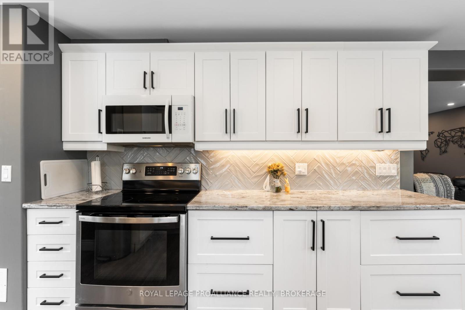 












939 SYDENHAM ROAD

,
Kingston (City Northwest),




Ontario
K7M3L8

