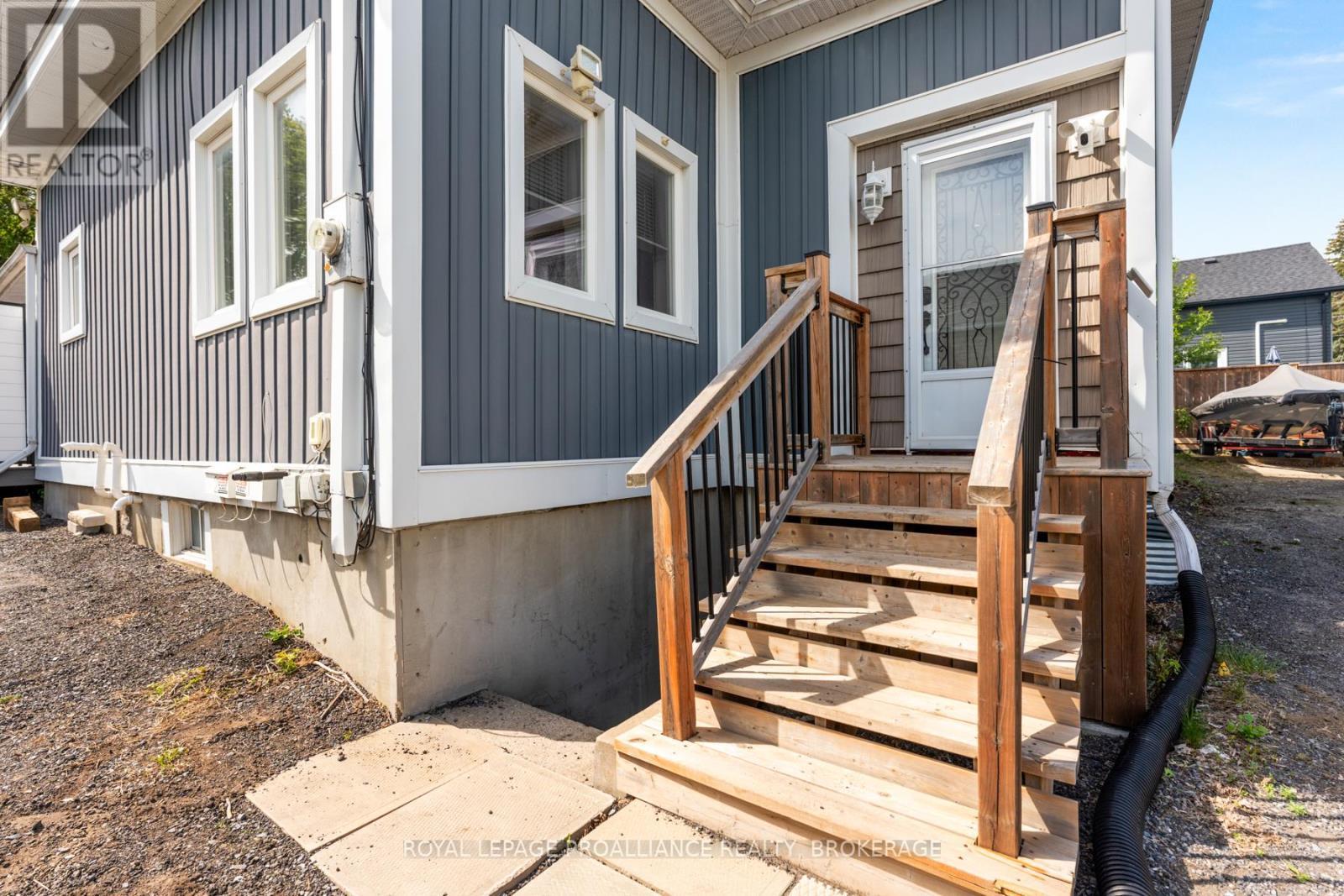 












939 SYDENHAM ROAD

,
Kingston (City Northwest),




Ontario
K7M3L8


