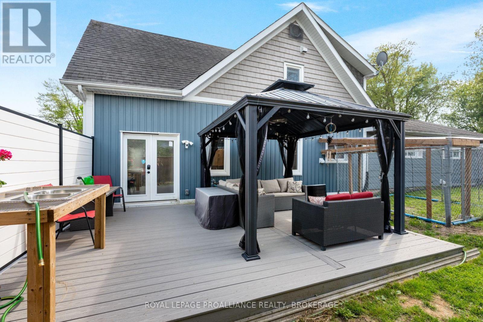 












939 SYDENHAM ROAD

,
Kingston (City Northwest),




Ontario
K7M3L8

