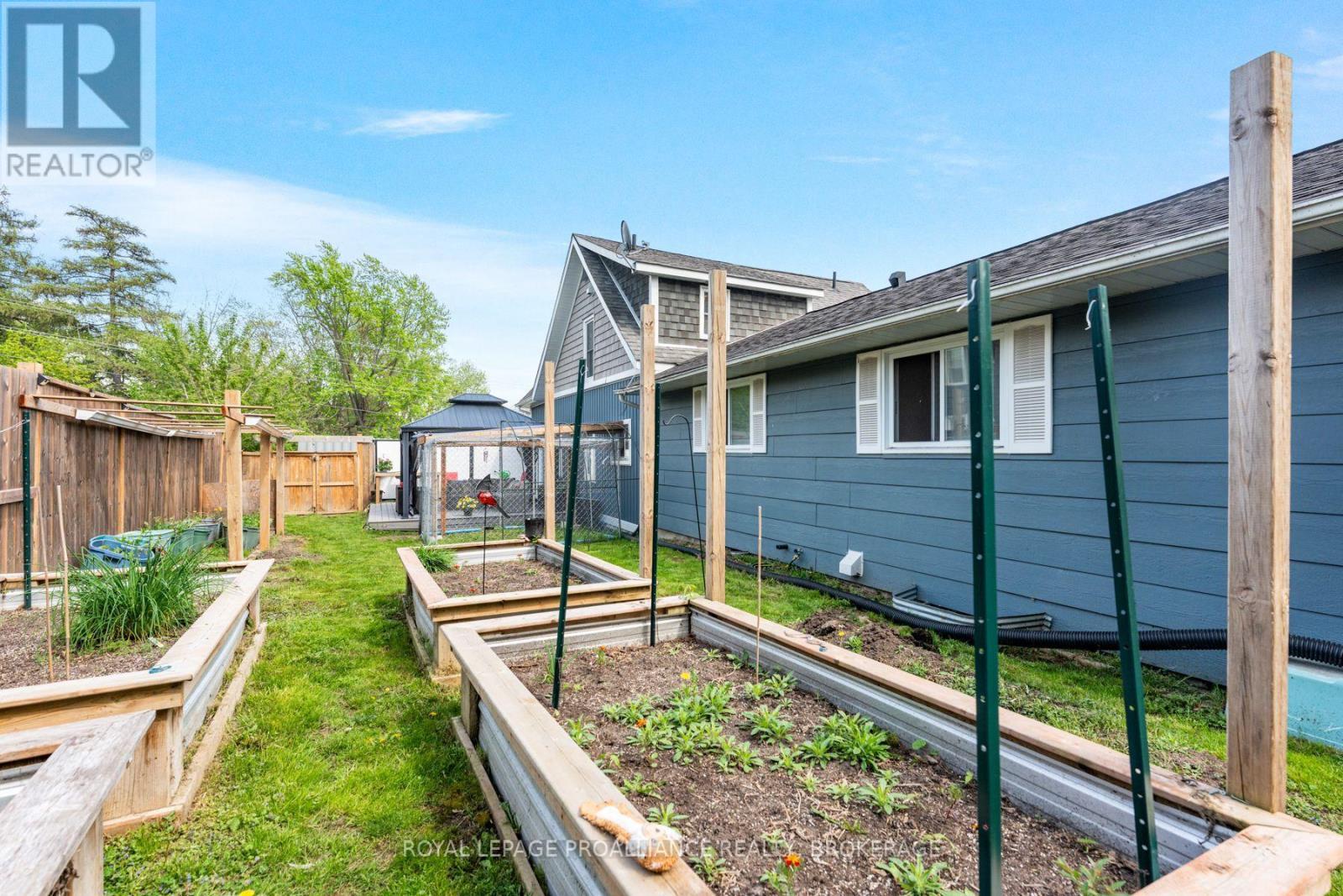 












939 SYDENHAM ROAD

,
Kingston (City Northwest),




Ontario
K7M3L8

