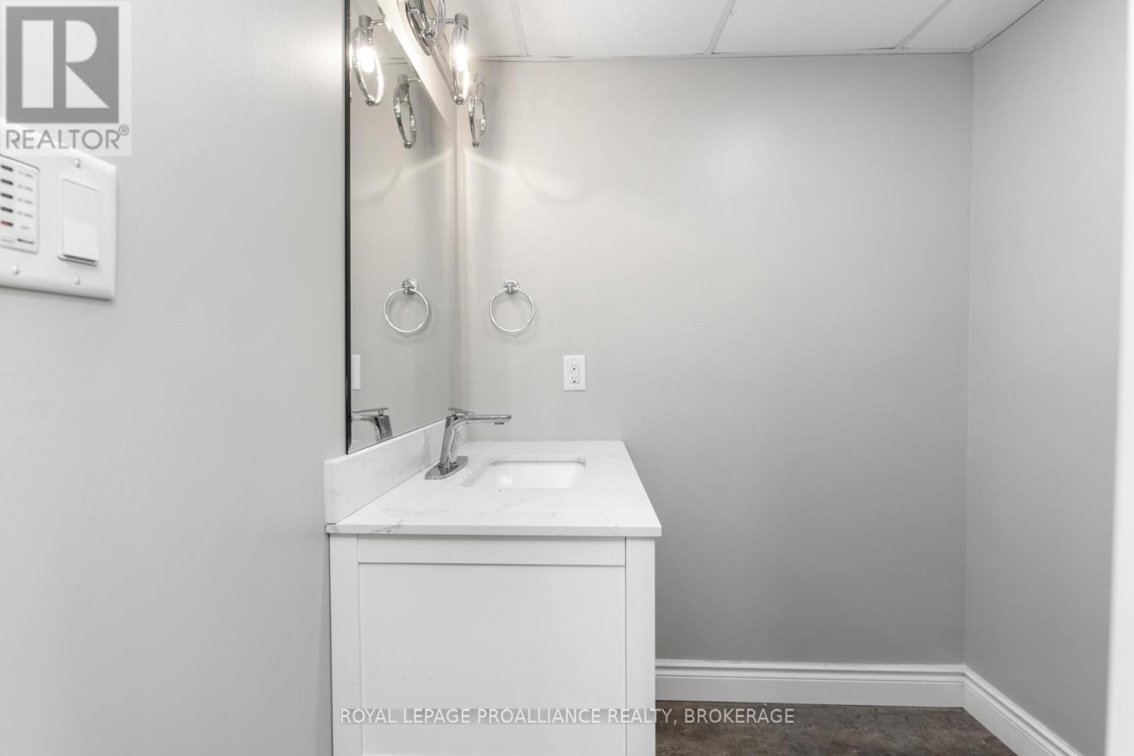 












939 SYDENHAM ROAD

,
Kingston (City Northwest),




Ontario
K7M3L8


