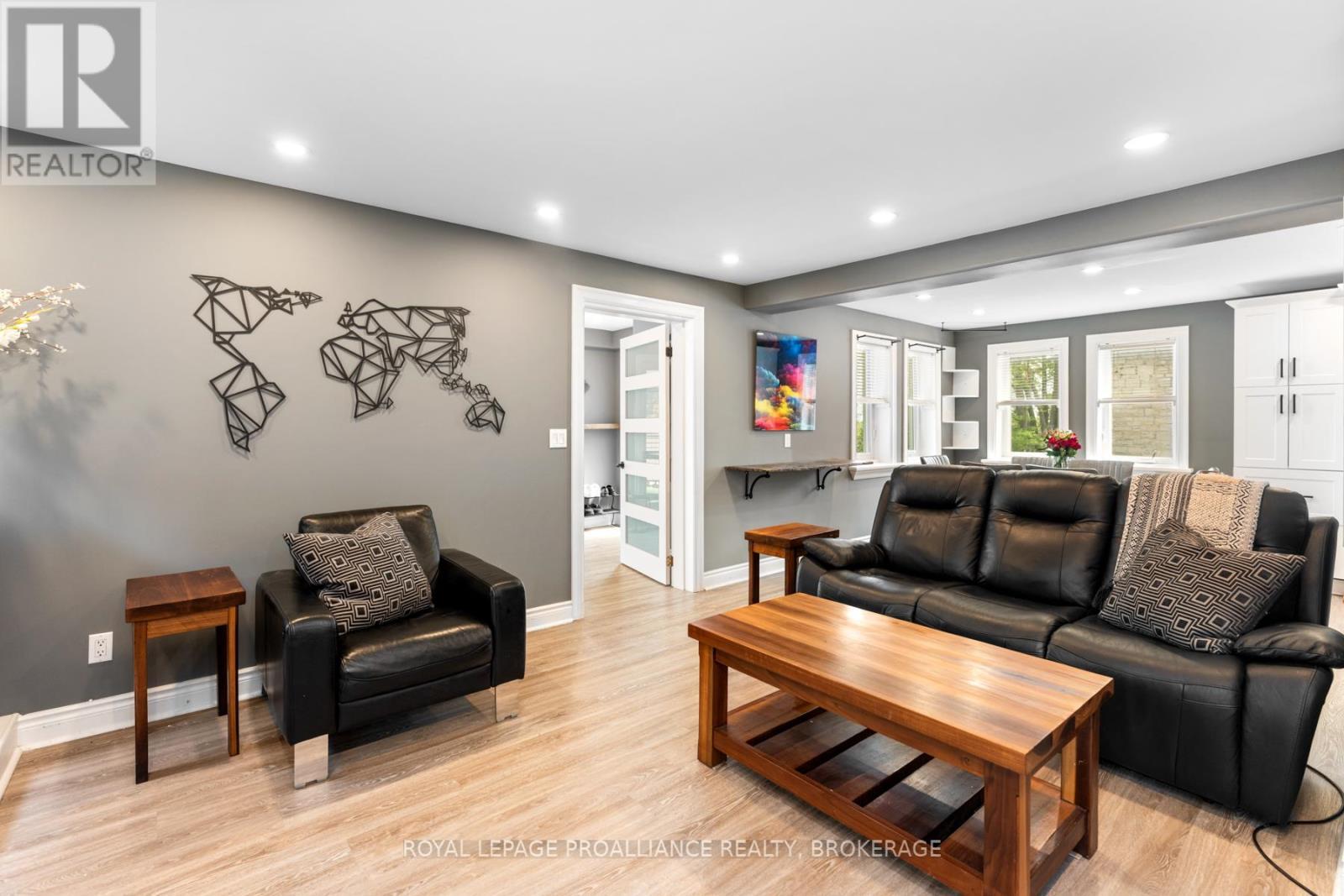 












939 SYDENHAM ROAD

,
Kingston (City Northwest),




Ontario
K7M3L8

