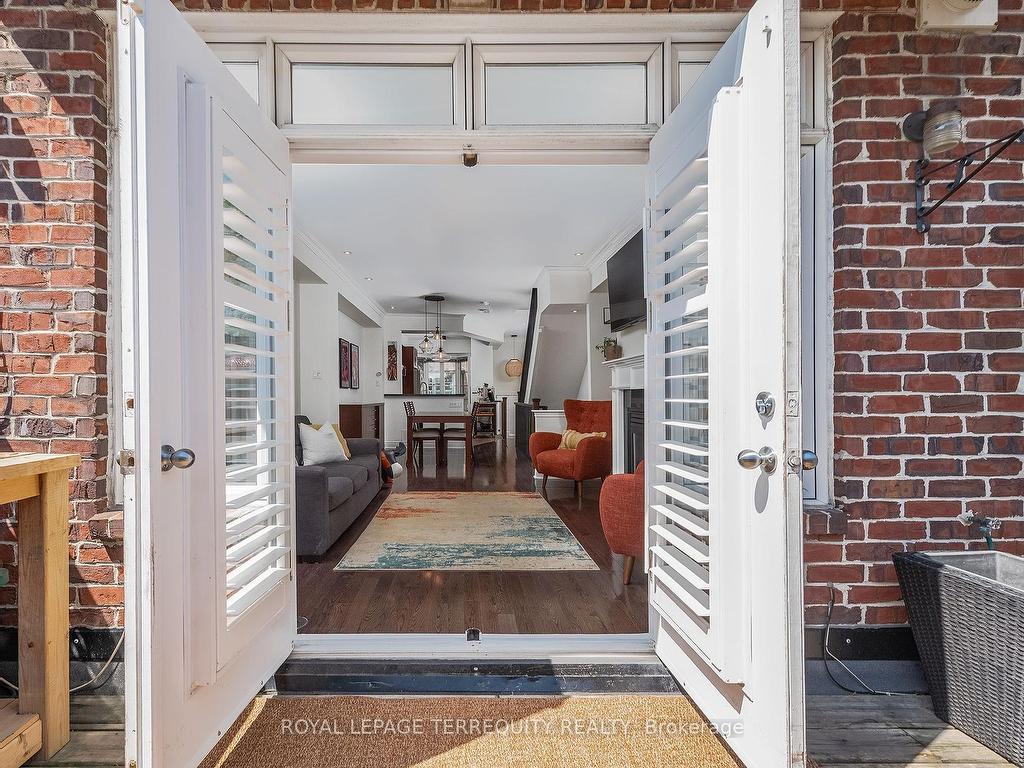 









245


Van Dusen

Boulevard, 8,
Toronto,




ON
M8Z 3J2


