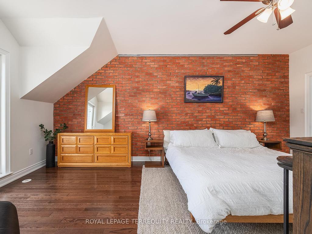 









245


Van Dusen

Boulevard, 8,
Toronto,




ON
M8Z 3J2

