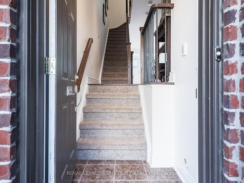 









245


Van Dusen

Boulevard, 8,
Toronto,




ON
M8Z 3J2

