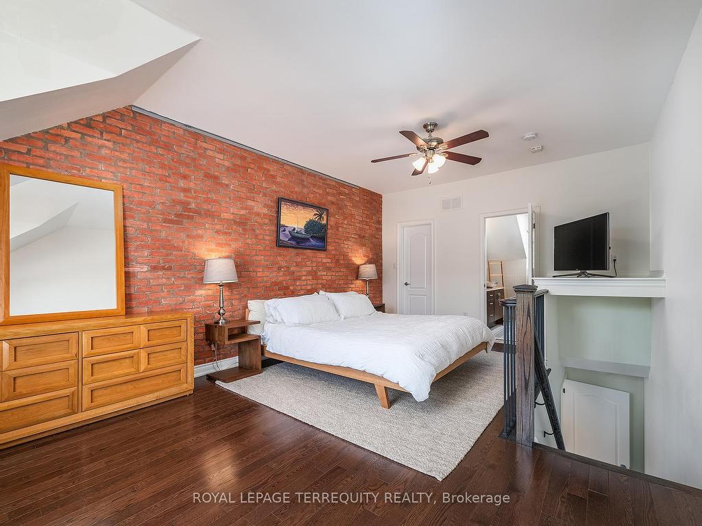 









245


Van Dusen

Boulevard, 8,
Toronto,




ON
M8Z 3J2

