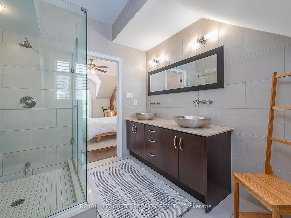 









245


Van Dusen

Boulevard, 8,
Toronto,




ON
M8Z 3J2

