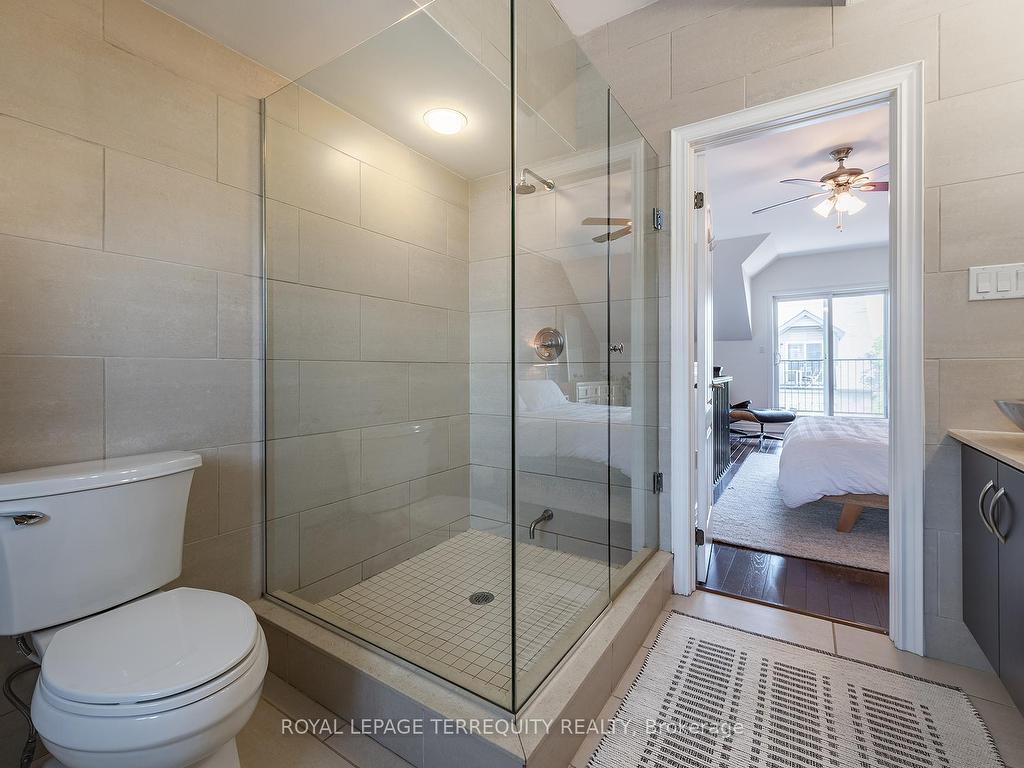 









245


Van Dusen

Boulevard, 8,
Toronto,




ON
M8Z 3J2

