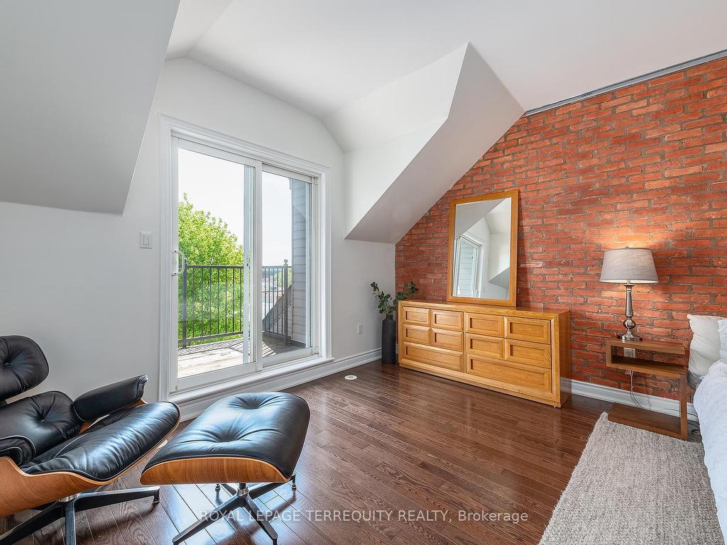 









245


Van Dusen

Boulevard, 8,
Toronto,




ON
M8Z 3J2

