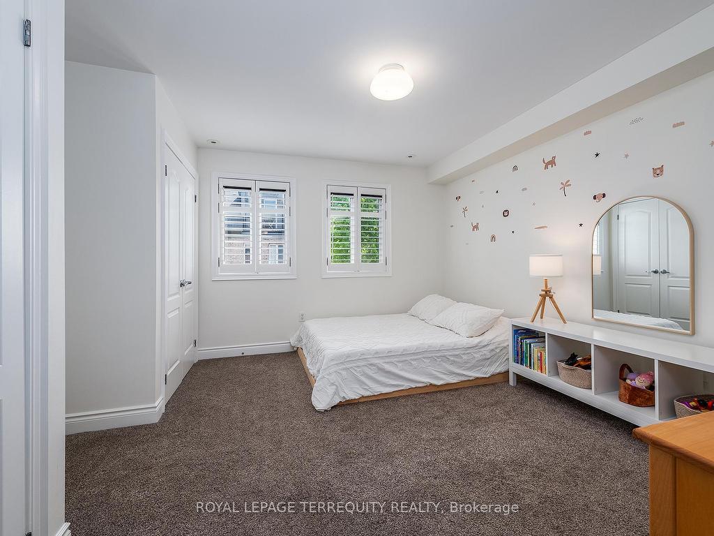 









245


Van Dusen

Boulevard, 8,
Toronto,




ON
M8Z 3J2

