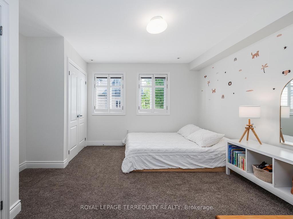









245


Van Dusen

Boulevard, 8,
Toronto,




ON
M8Z 3J2


