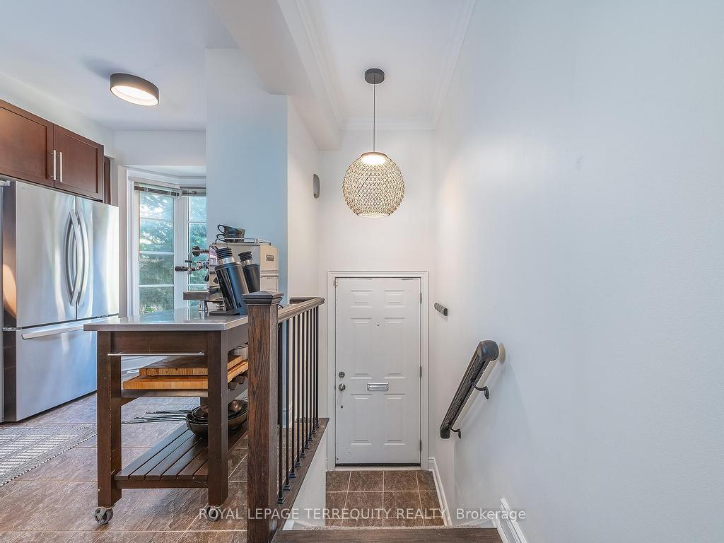 









245


Van Dusen

Boulevard, 8,
Toronto,




ON
M8Z 3J2

