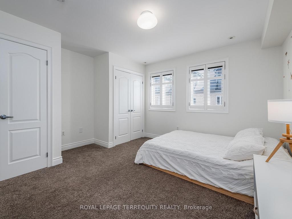 









245


Van Dusen

Boulevard, 8,
Toronto,




ON
M8Z 3J2

