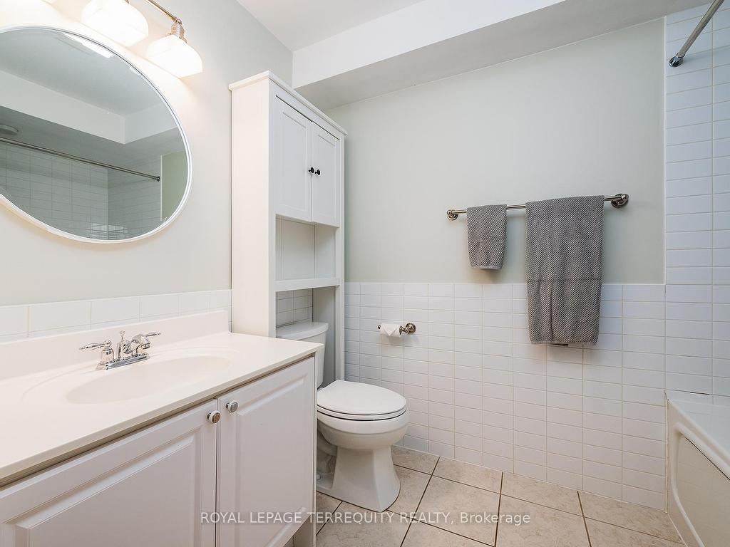 









245


Van Dusen

Boulevard, 8,
Toronto,




ON
M8Z 3J2

