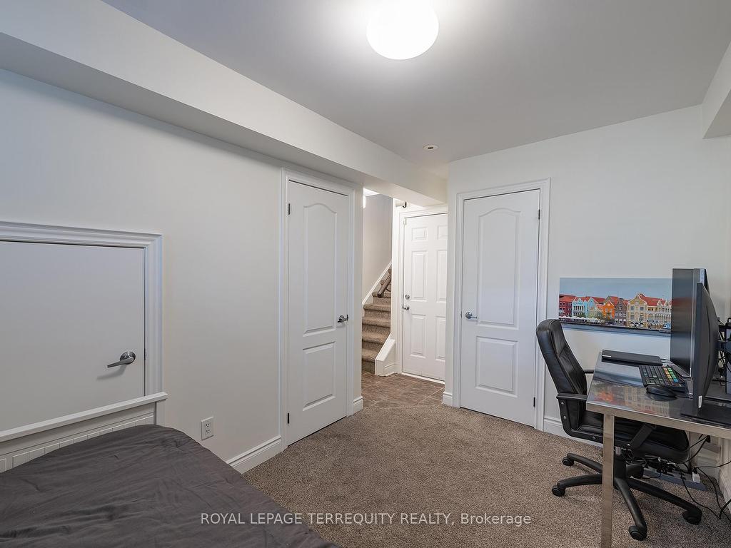 









245


Van Dusen

Boulevard, 8,
Toronto,




ON
M8Z 3J2

